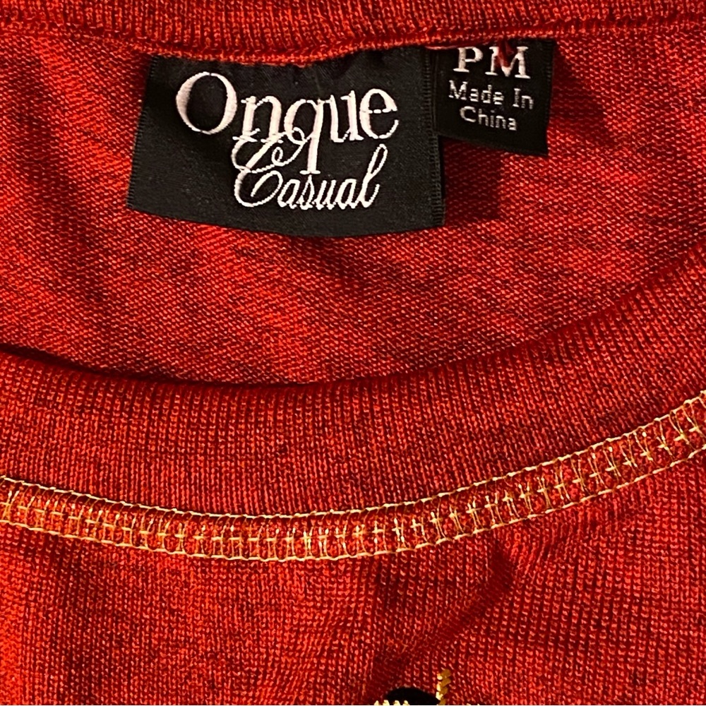 Onque Casuals Christmas Top Sz PM Top Shirt Blouse Red Holiday Reindeer NWT - Picture 11 of 12